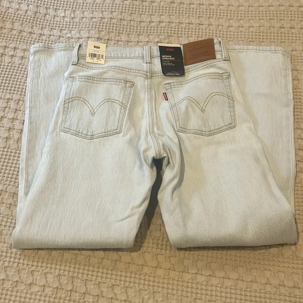 LEVI’S WEDGIE STRAIGHT denim jeans light wash NEW 25x28 bucket 4 - Picture 7 of 8